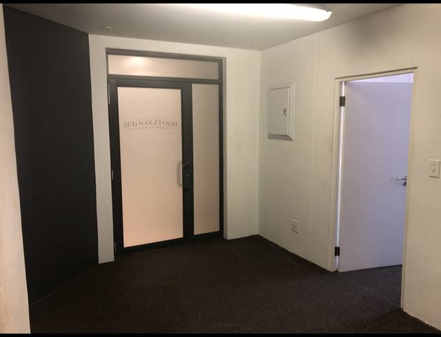 110M² OFFICE TO LET IN SEA POINT